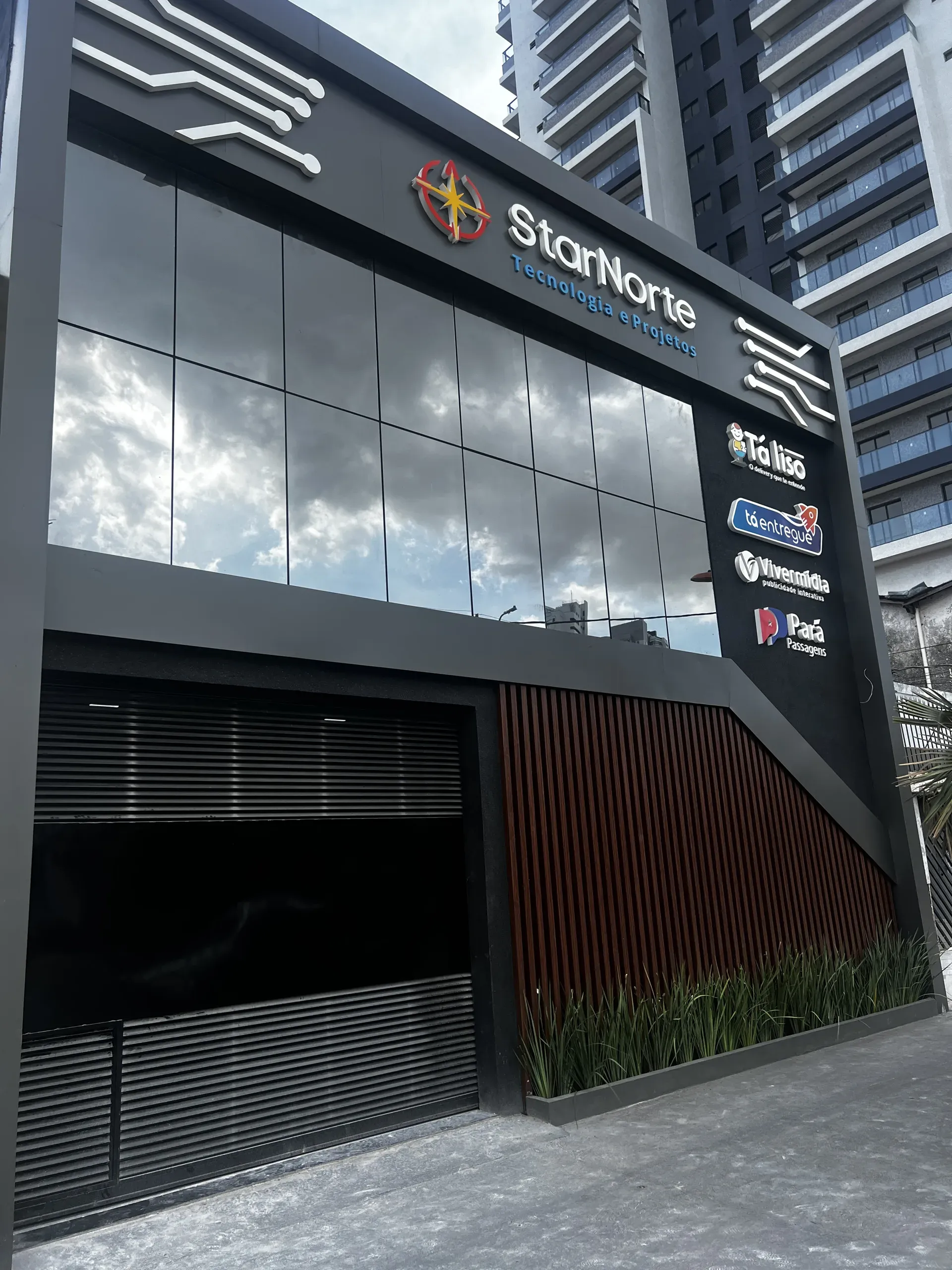 Front view of the Starnorte head office in Belém, with the company sign and the product signs